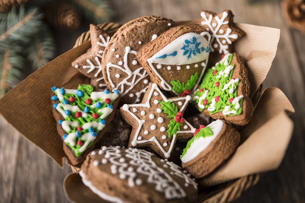 Medové perníčky jsou také krásnou ozdobou adventního věnce nebo vánočního stromku