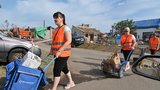 Statisíce korun pro lidi zasažené tornádem: Pomoc začne uvolňovat charita i Červený kříž