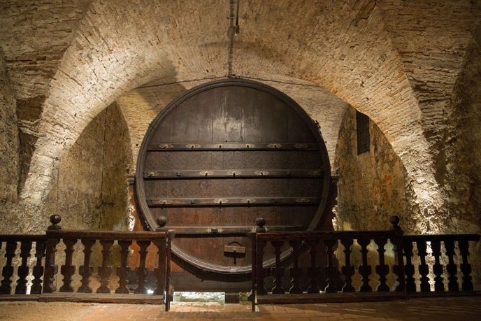Obří sud v Mikulově vznikl roku 1643 na objednávku knížete Maxmiliána z Dietrichsteina. Obří sud v Mikulově vznikl roku 1643 na objednávku knížete Maxmiliána z Dietrichsteina.
