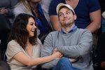 Mila Kunis konečně musela přiznat, že jsou s Ashtonem Kutcherem manželé.