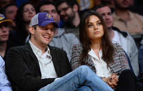 Mila Kunis je těhotná! Dvojčata ale s Kutcherem nečeká