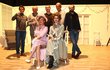 Herci představení Divadla na Fidlovačce Miláček Célimare v čele se Sandrou Pogodovou