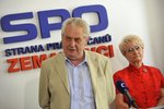 Někteří sponzoři SPOZ neví, že by peníze straně poslali. Miloš Zeman o žádných podvodech prý také neví.