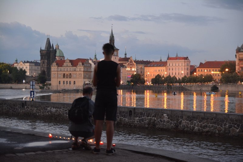 Vzdát hold Miladě Horákové přišly desítky lidí.