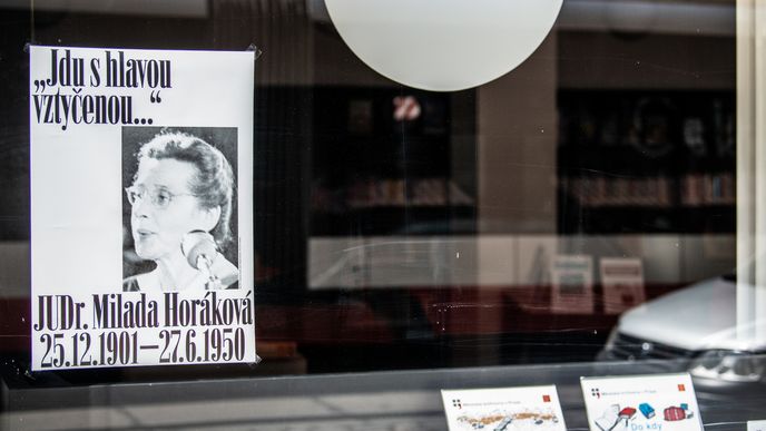 Výročí smrti Milady Horákové a připomenutí na různých místech v Praze. Angažují se provozovatelé obchůdků, kaváren a další provozy.