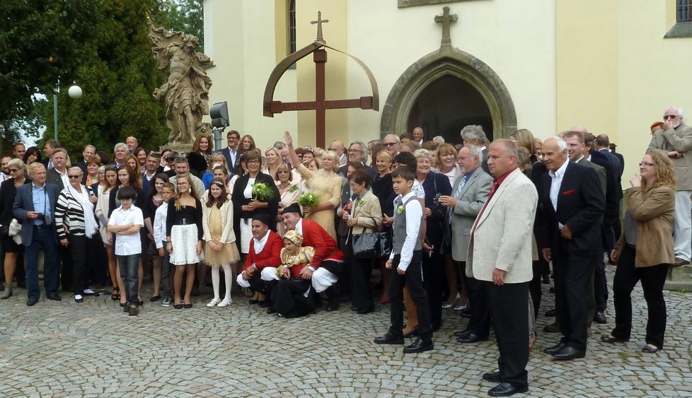 Hostů bylo okolo 120, hlavně z řad rodiny a nejbližších přátel.