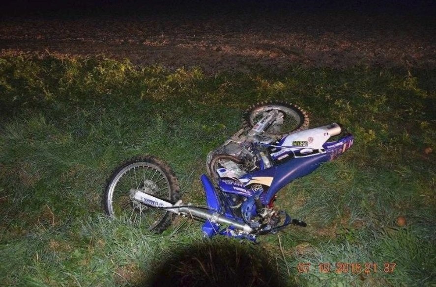 Andrej (†23) narazil na své motorce opilý do stromu.