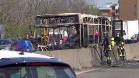 Řidič původem ze Senegalu zapálil u Milána autobus plný dětí (20.3.2019)