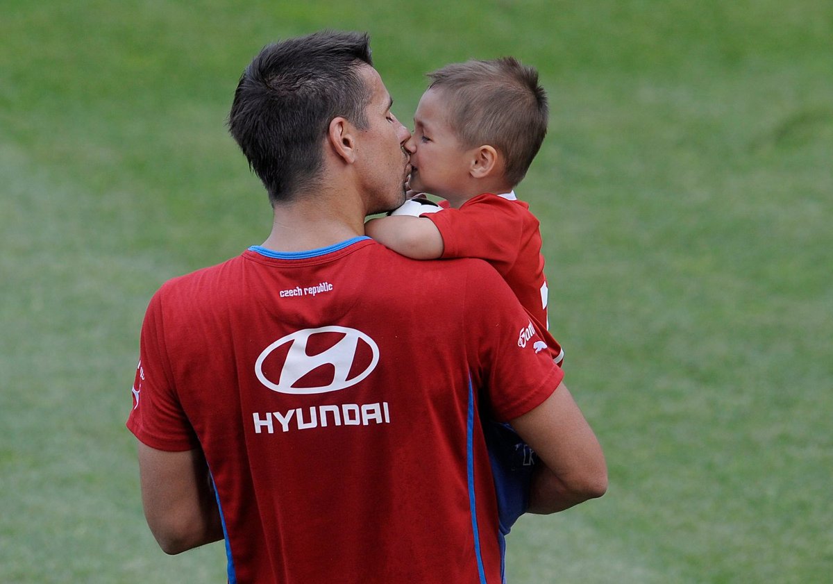 Patrik (2) a Matteo (7 měs.) Barošové - Když mají den, porazí sami i Barcelonu. Jenže jejich flámy plní stránky anglického tisku. Šéf Liverpoolu Michael Owen však na ně drží, ze známosti s tátou.