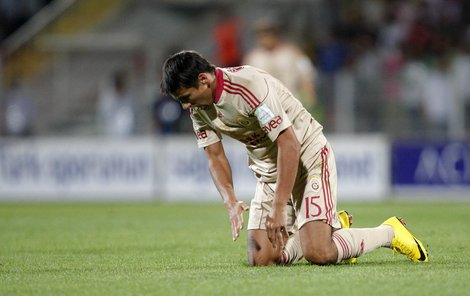 Muka náhradníka Milana Baroše v Galatasarayi se pokouší vyřešit movitý šejk.