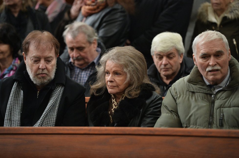 Evu Pilarovou doprovodil na pohřeb manžel Jan Kolomazník.