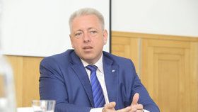 Ministr vnitra Milan Chovanec chce navýšit rozpočet rezortu kvůli většímu počtu policistů v ulicích.