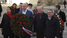 Zástupci ČSSD se vypravili den před státním svátkem k soše T. G. Masaryka na Hradčanském náměstí.