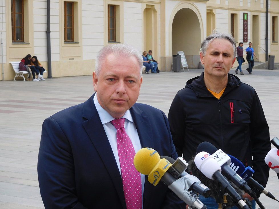 Ministr vnitra Milan Chovanec (ČSSD) navštívil prezidenta Zemana po Babišovi, s hlavou státu mluvil také o demisi vlády (3. 5. 2017).