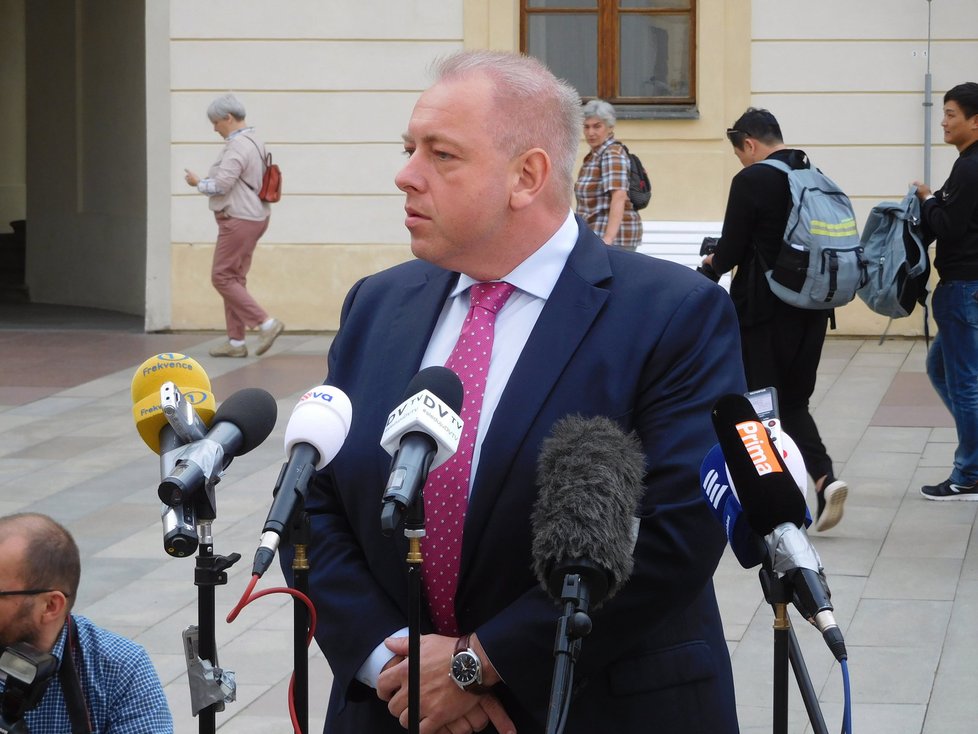 Ministr vnitra Milan Chovanec (ČSSD) navštívil prezidenta Zemana po Babišovi, s hlavou státu mluvil také o demisi vlády (3.5.2017)