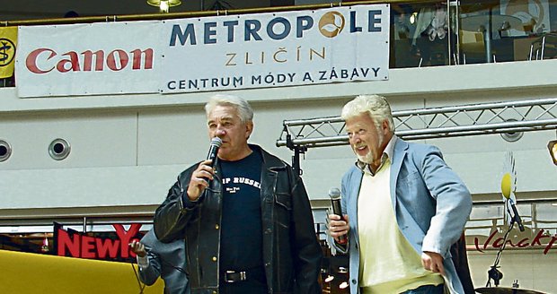 Milan Drobný si na oslavu pozval i Jiřího Krampola.