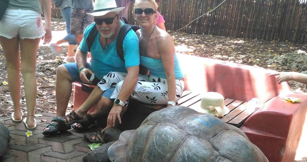 Milan Drobný se snoubenkou Danou na výletě za želvami