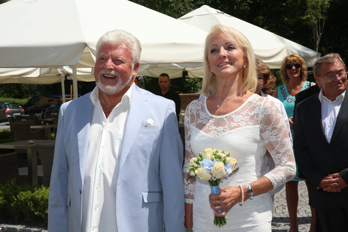 Milan Drobný se oženil se svou snoubenkou Danou.