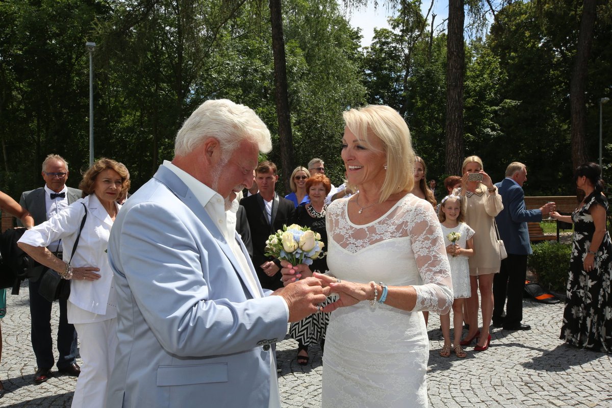 Milan Drobný se oženil se svou snoubenkou Danou.