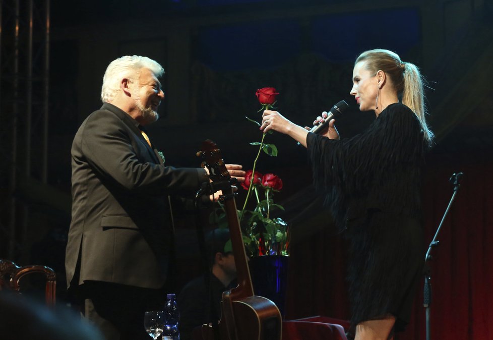 Koncert k 70. narozeninám Milana Drobného: Leona Machálková přišla popřát.