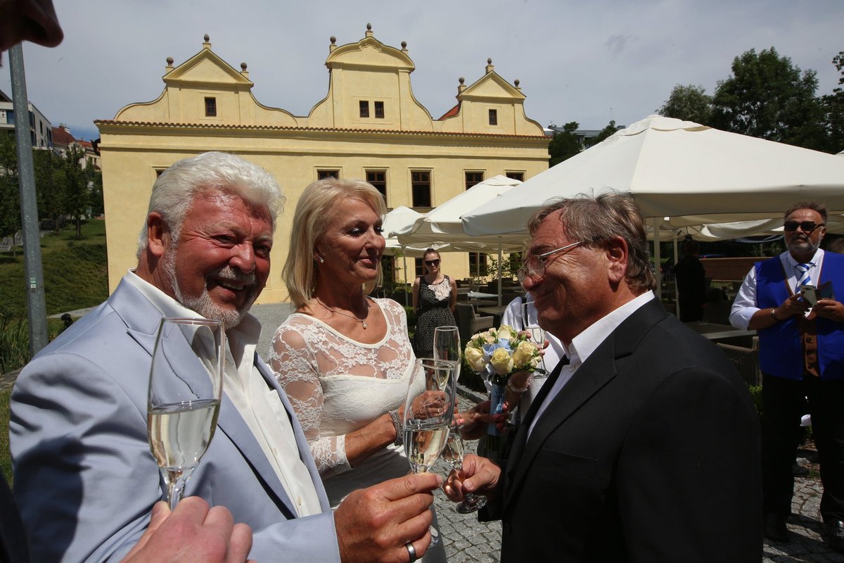 Svatební obřad dopadl na jedničku, přálo počasí i nálada!