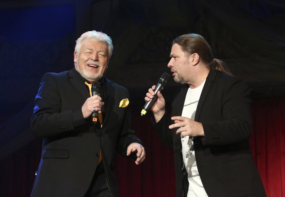 Petr Kolář si s Milanem Drobným na koncertě zazpíval.