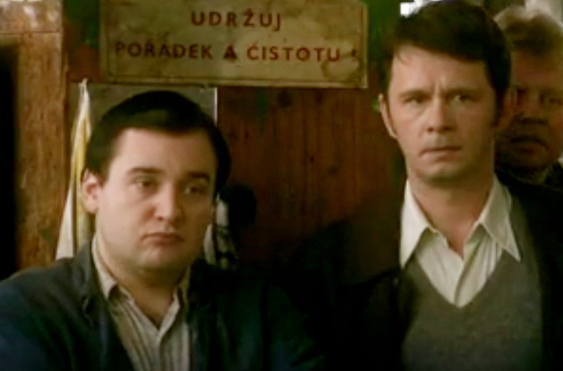 Milan Enčev (vlevo) v seriálu Vyprávěj