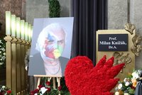 Nejvýznamnější chvíle pohřbu Knížáka: Klempíř mluvil o hádce, Klaus vzýval rebelství a přišla i Sára Saudková