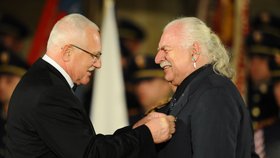 Klaus o posledních chvílích Knížáka (†86): „Bylo to o držení za ruku, slov bylo málo.“