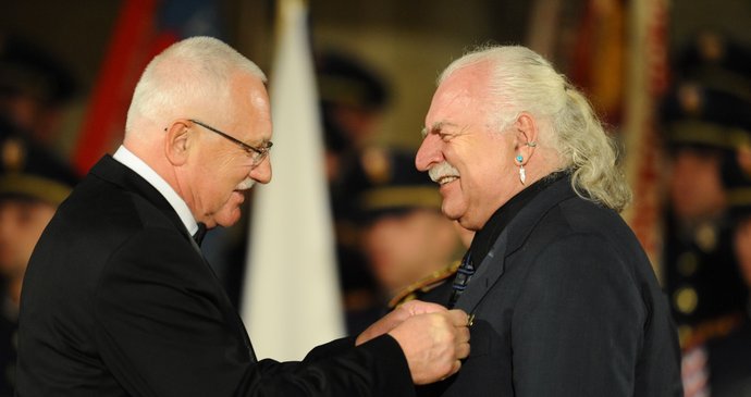 Klaus o posledních chvílích Knížáka (†86): „Bylo to o držení za ruku, slov bylo málo.“