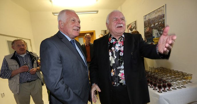 Zemřel Milan Knížák.