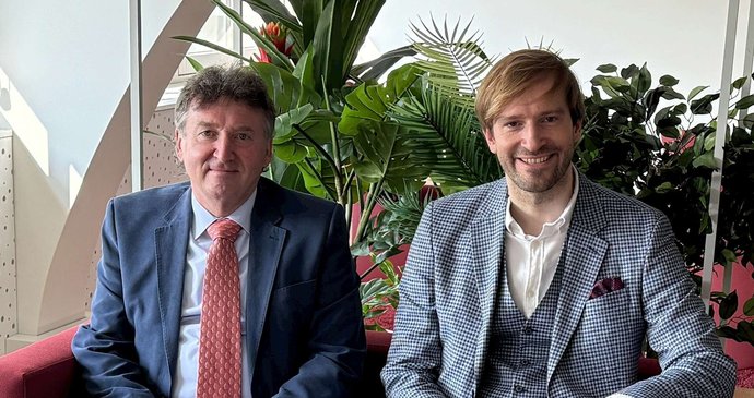 Milan Kubek, prezident České lékařské komory, s Adamem Vojtěchem (za ANO)