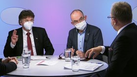 Ministr zdravotnictví Jan Blatný (za ANO) se v ČT střetl se šéfem lékařské komory Kubkem (vlevo) (24. 1. 2021)