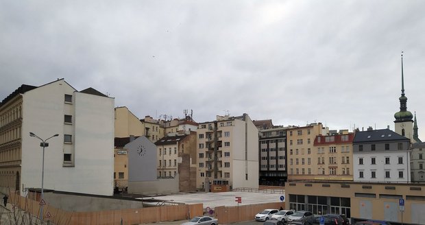 Aktuální pohled na budoucí náměstí, které by mělo nést jméno Ludvíka Kundery.