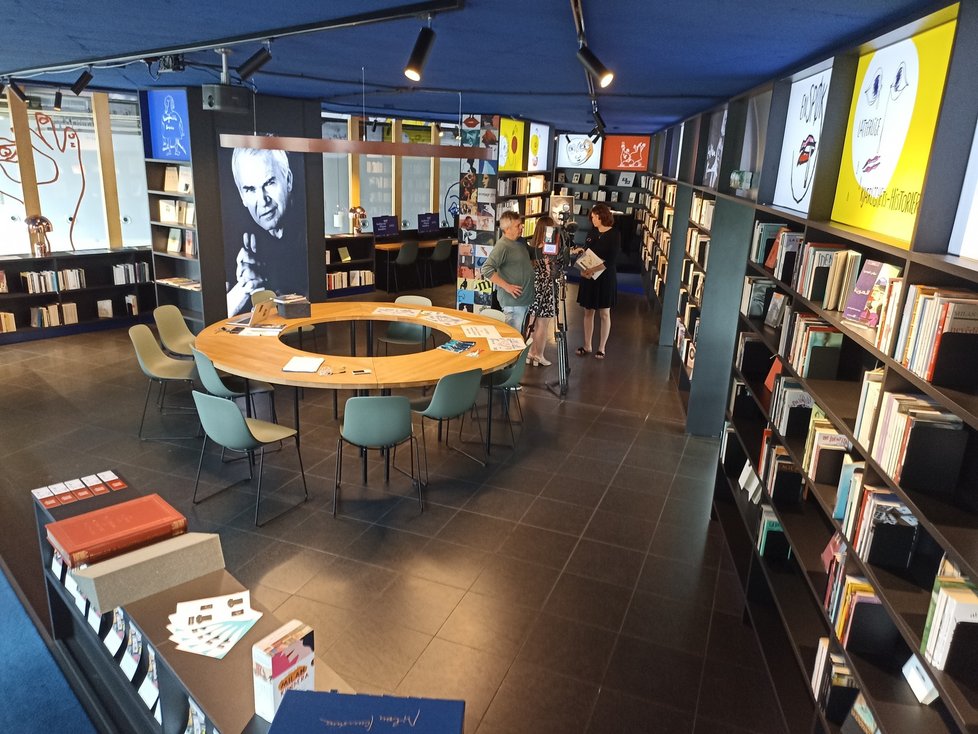 Knihovna Milana Kundery vznikla v areálu Moravské zemské knihovny letos 1. dubna v den 94. narozenin spisovatele.
