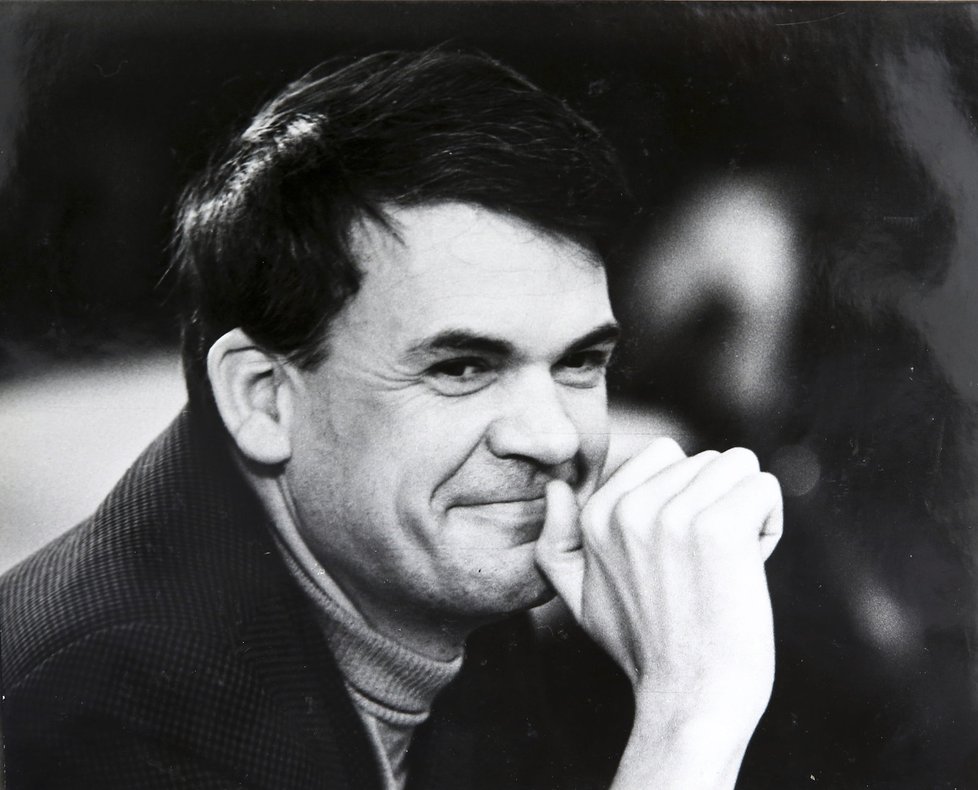 Spisovatel Milan Kundera na archivním snímku