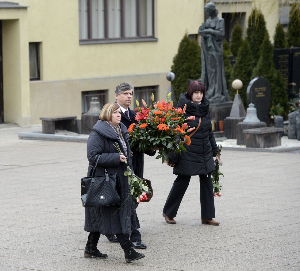 Pohřeb Milana Kupky: Manželé Fischerovi přinesli Kupkovi obří kytici