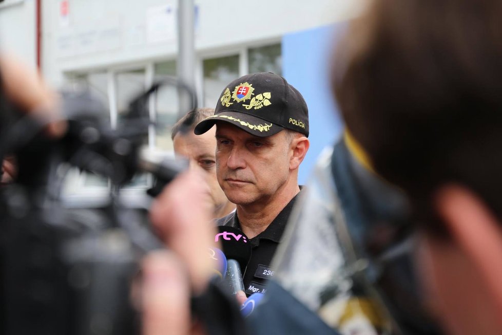 Slovenský policejní prezident Milan Lučanský na místě tragických událostí