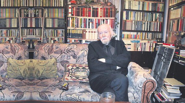 Nestor české psychologie Milan Nakonečný žije v domě v Táboře obklopen knihami.