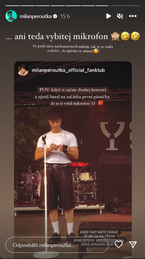 Milanovi Peroutkovi se na koncertě vybil mikrofon.