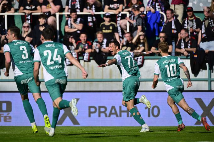 Chance Liga ONLINE: Slavia srovnala, Sparta ztrácí už 0:2. Reakce kotle v Edenu Chance Liga ONLINE: Slavia srovnala, Sparta ztrácí už 0:2. Reakce kotle v Edenu