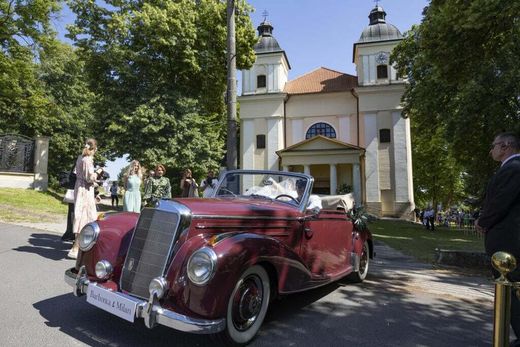 Na svatbě Milana Škriniara se to hemžilo luxusními auty, známými osobnostmi i krásnými ženami. Na svatbě Milana Škriniara se to hemžilo luxusními auty, známými osobnostmi i krásnými ženami.
