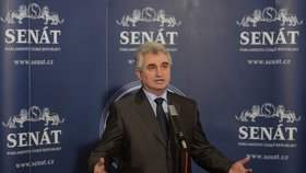 Milan Štěch (ČSSD), předseda Senátu, ve kterém dnes došlo k odhalsování zrušení doživotní imunity poslanců.