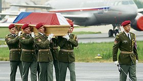 Milan Štěrba zemřel v Afghánistánu v roce 2008. Zabil ho sebevražedný atentátník.
