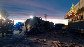 Rychlovlak z Milána vykolejil: Desítky zraněných, mrtvý strojvůdce a další oběť