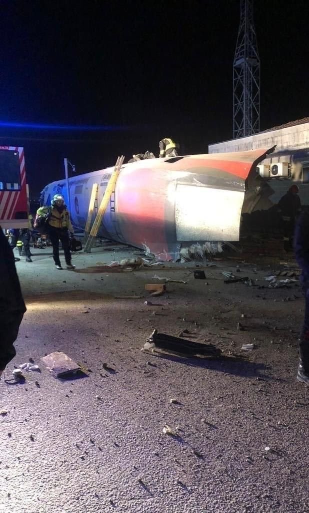 Rychlovlak z Milána do Salerna vykolejil, nehoda si vyžádala dvě oběti