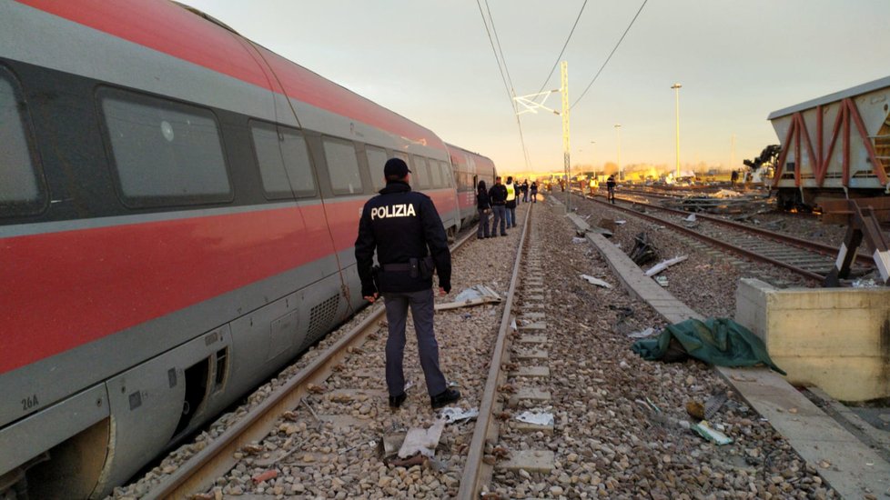 Rychlovlak z Milána vykolejil v Salernu