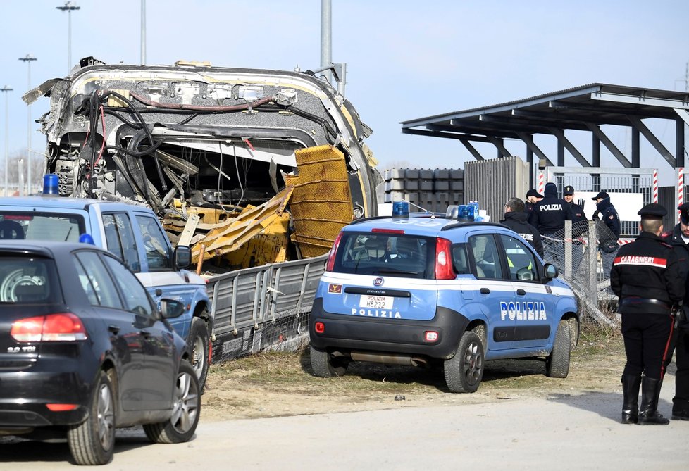 Rychlovlak z Milána vykolejil: Desítky zraněných, mrtvý strojvůdce a další oběť