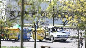 Ve Škodě Octavia v Milánské ulici v Praze explodovala bomba. Vážně zranila řidičku.