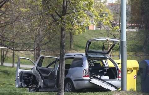 Bombu na ženu v Praze nastražil manžel: Sestrojit se ji naučil ve škole